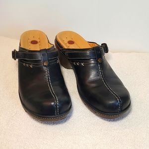 Unstructured by Clarks Mules, size 8.5